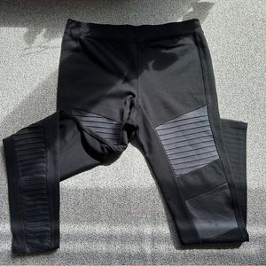 [Express] ✨ Black Leggings ✨